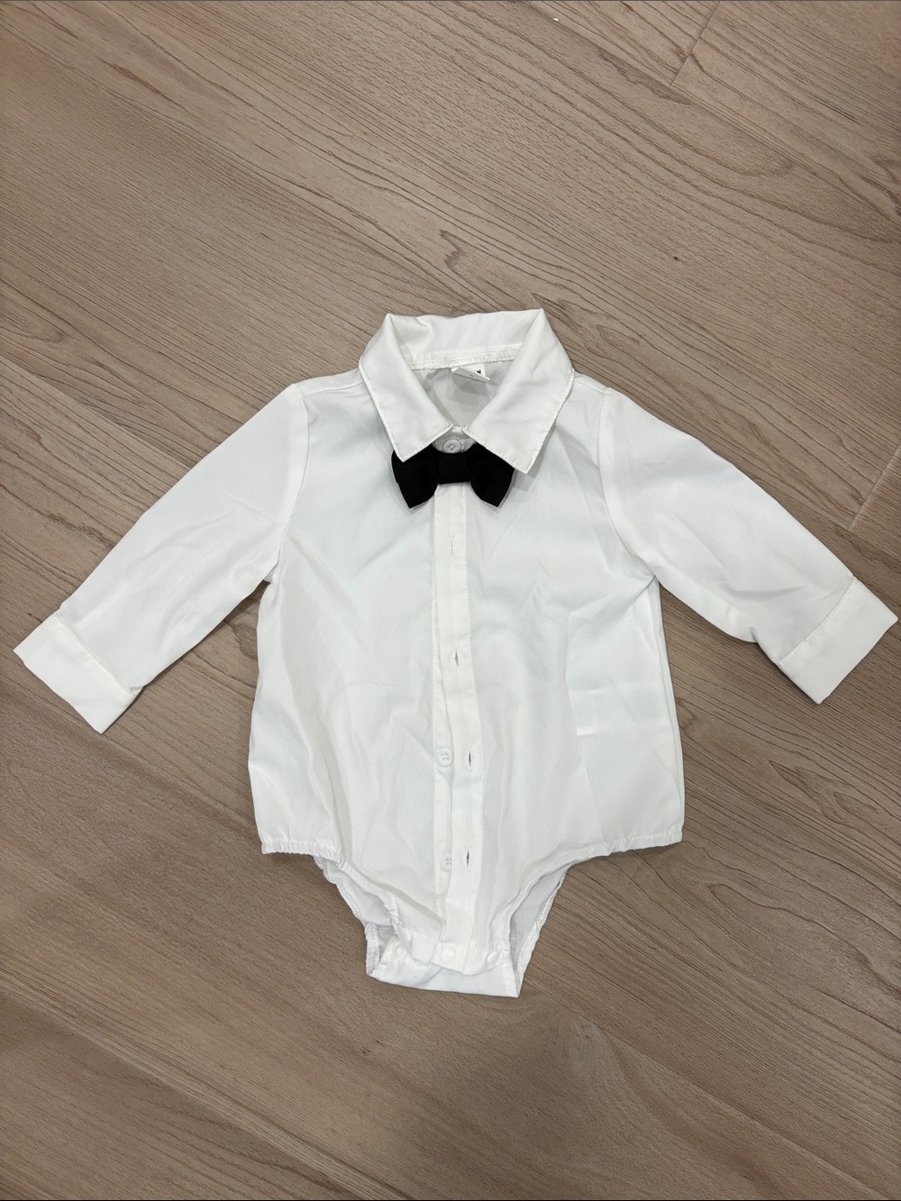 SHEIN White Long-Sleeve Baby Bodysuit with Black Bow